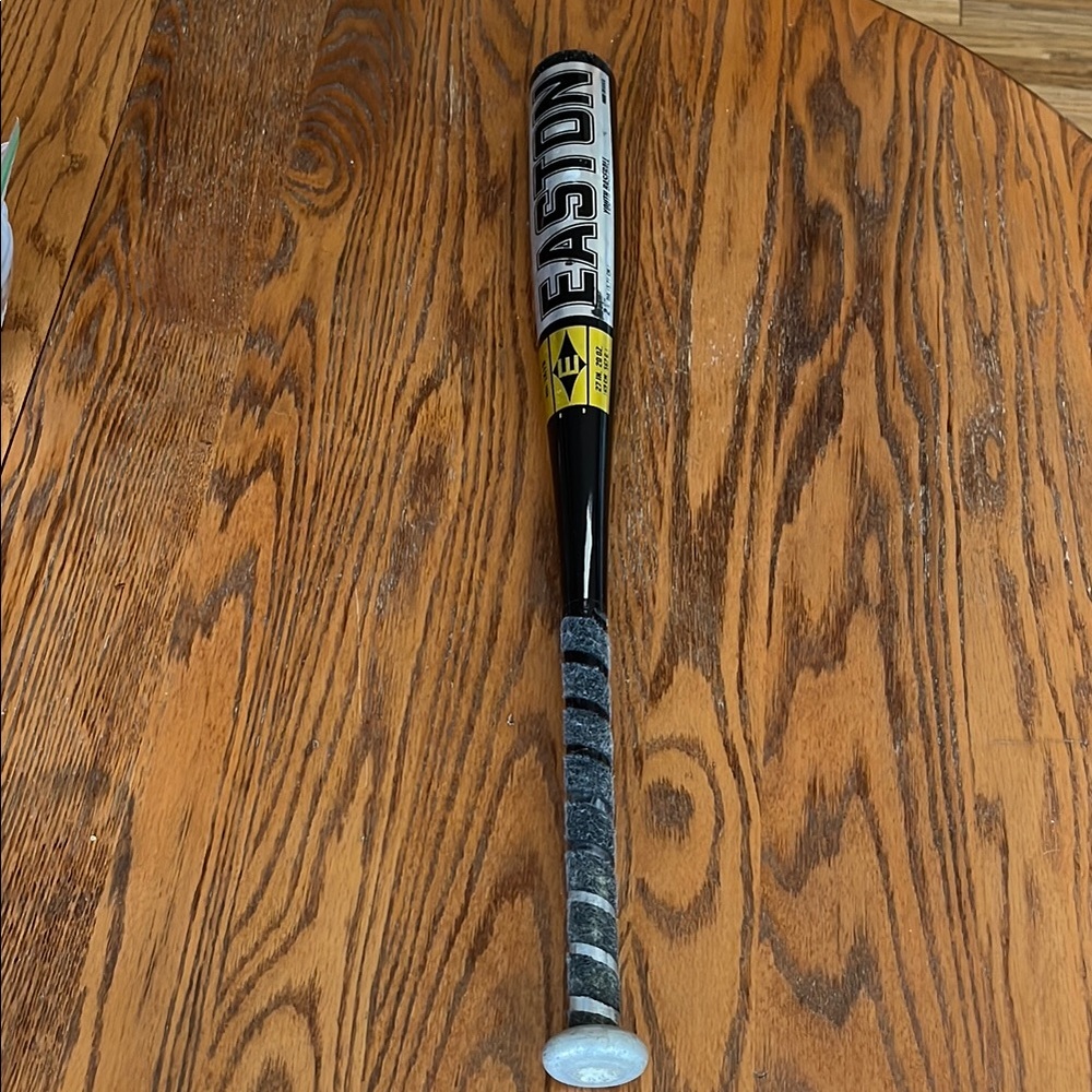 Easton Youth Aluminum Baseball Bat 20 ounce 27 inch model LK19